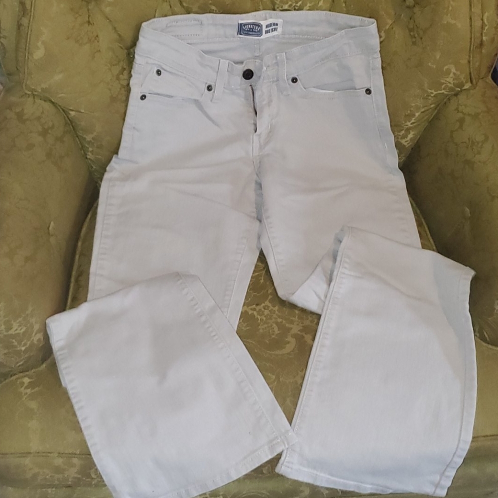 Ladies 4M khaki color Levi Jeans